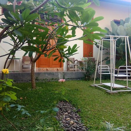 Doeloerkoe Homestay Solo Buitenkant foto