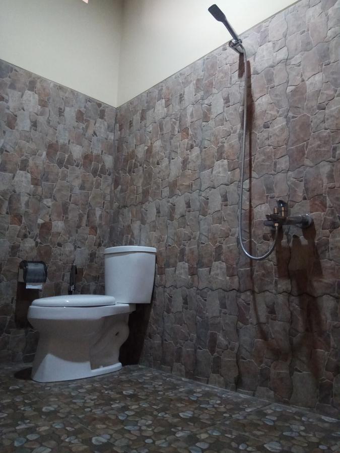 Doeloerkoe Homestay Solo Buitenkant foto