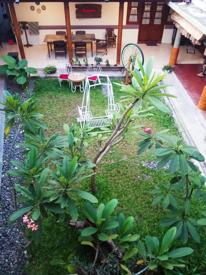 Doeloerkoe Homestay Solo Buitenkant foto
