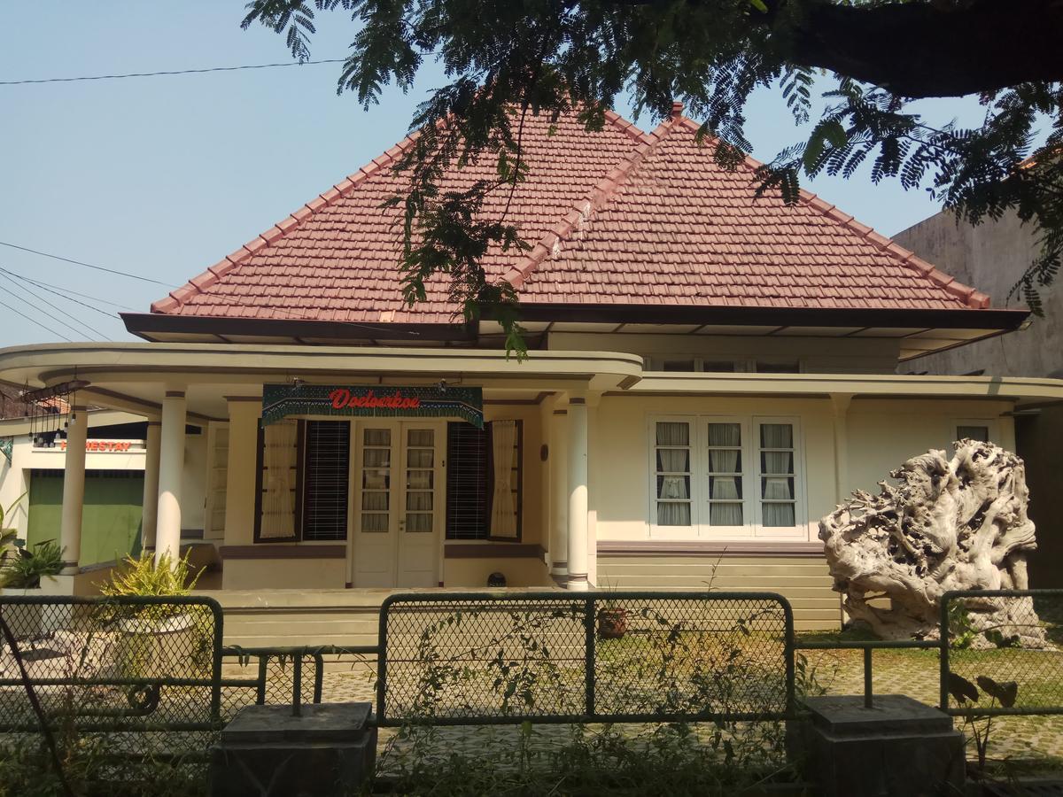 Doeloerkoe Homestay Solo Buitenkant foto