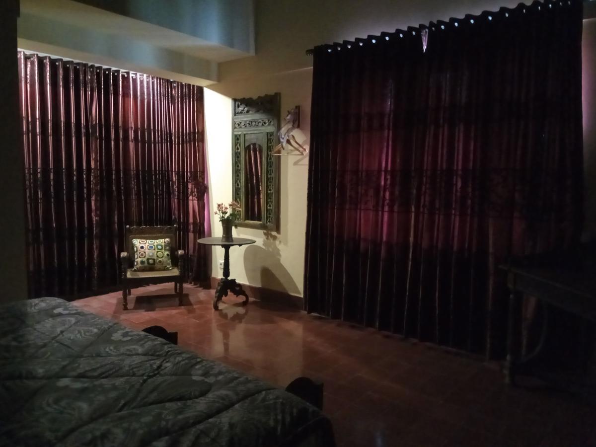 Doeloerkoe Homestay Solo Buitenkant foto