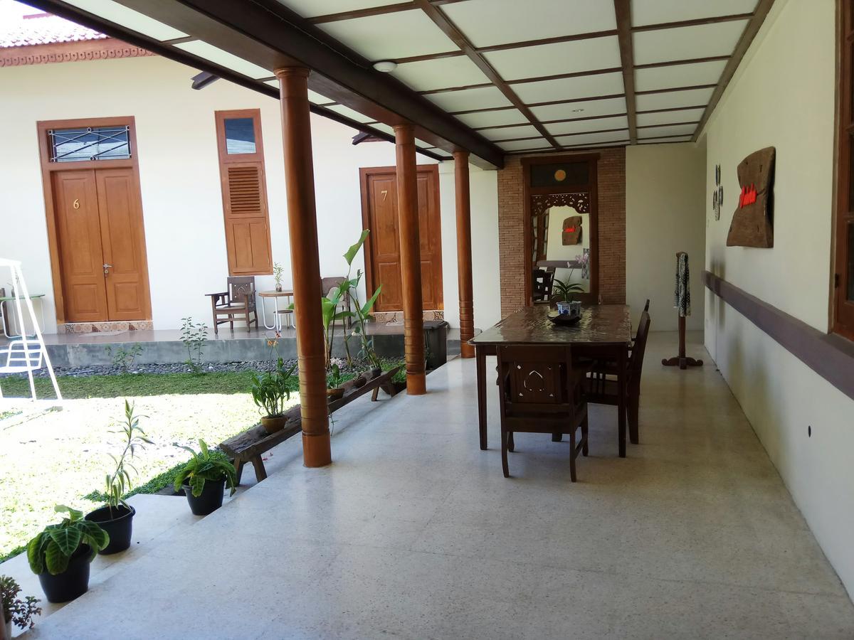 Doeloerkoe Homestay Solo Buitenkant foto