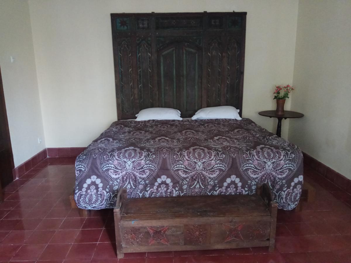 Doeloerkoe Homestay Solo Buitenkant foto
