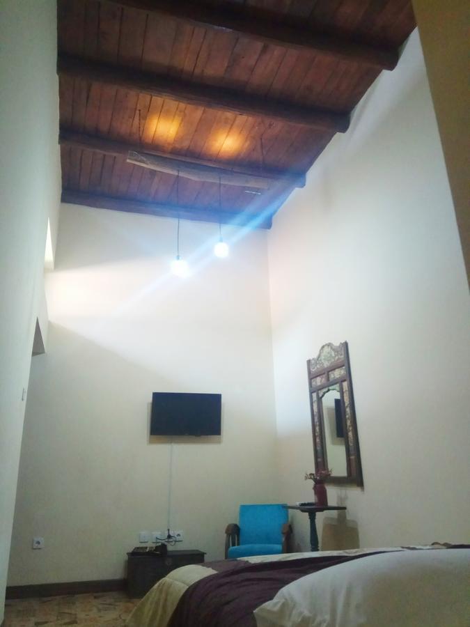 Doeloerkoe Homestay Solo Buitenkant foto