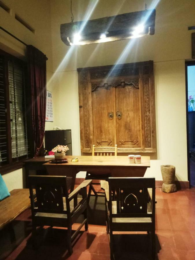 Doeloerkoe Homestay Solo Buitenkant foto