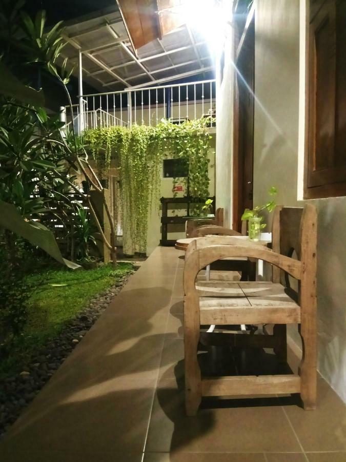 Doeloerkoe Homestay Solo Buitenkant foto