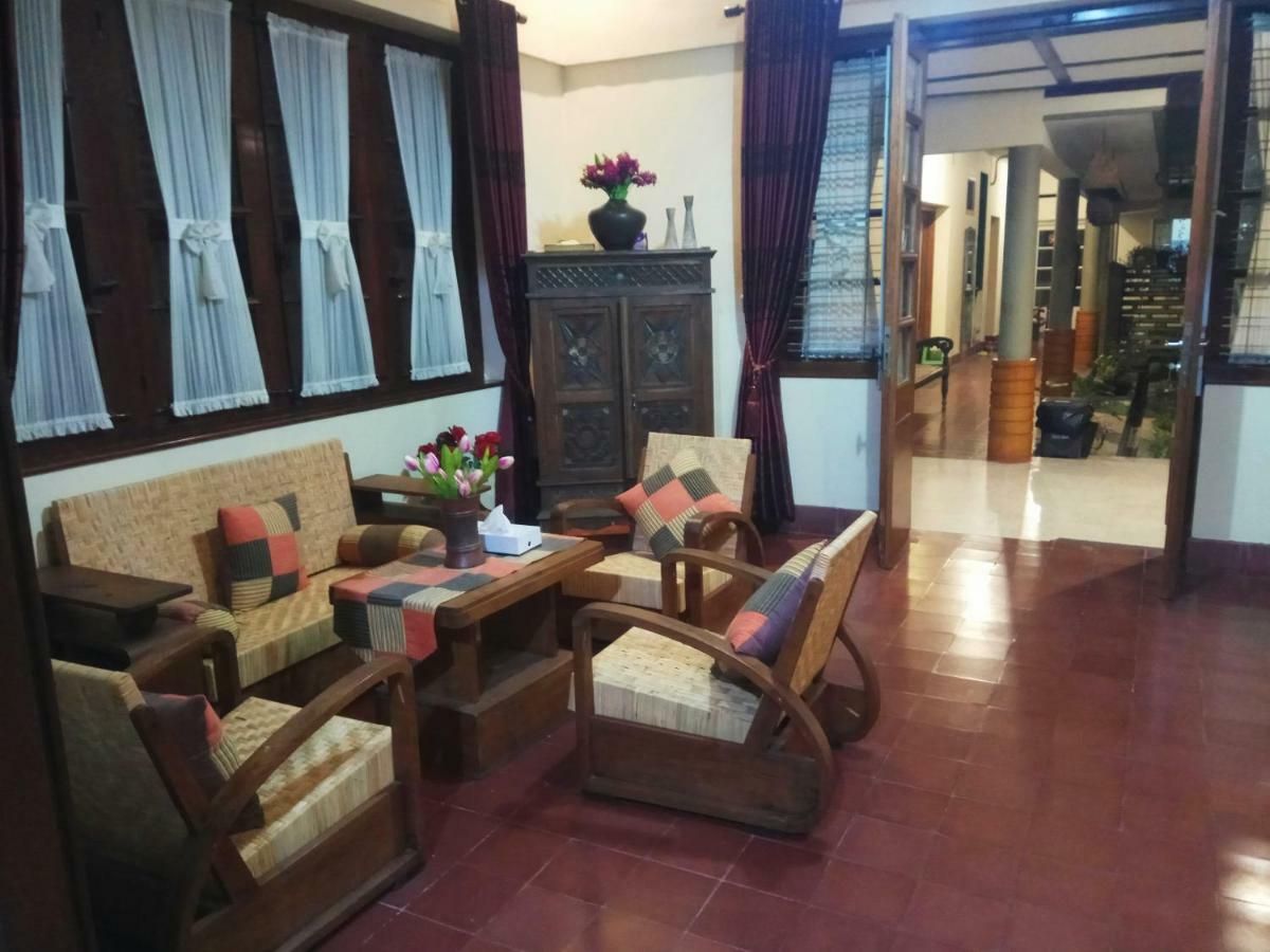 Doeloerkoe Homestay Solo Buitenkant foto
