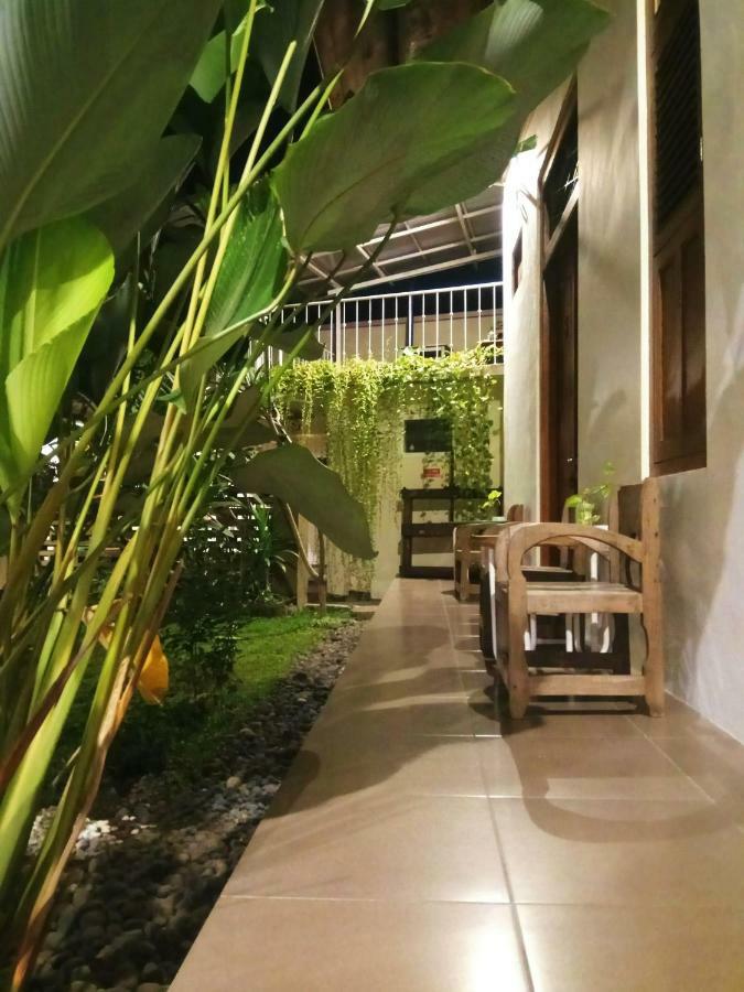 Doeloerkoe Homestay Solo Buitenkant foto