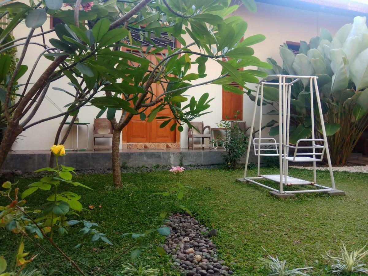 Doeloerkoe Homestay Solo Buitenkant foto